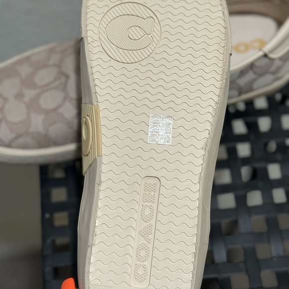 Brand new Coach City Skate Sneaker in Tan Signature canvas! No box! Size 9.5B - Picture 5 of 8